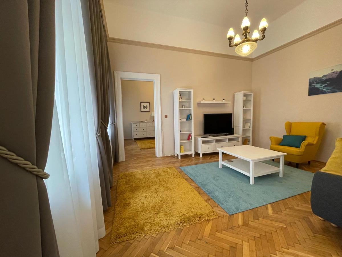 סגד Fullmoon Apartments 1 מראה חיצוני תמונה